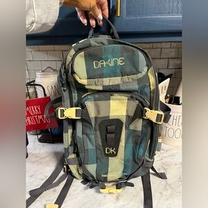 Dakine Helipro 20L green Plaid Backpack-backpacking, snowboarding, etc.